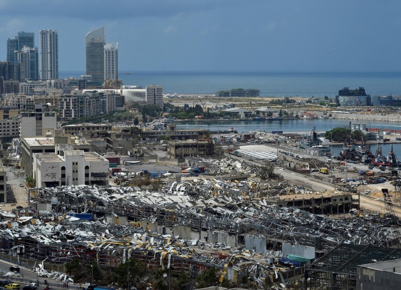 Seis días después de la explosión en el puerto de Beirut, Libano se queda sin gobierno. FOTO EFE