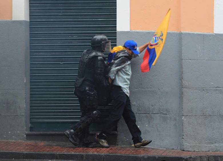 En Guayaquil, se reportó la detención de 159 personas. También hubo denuncias de abusos por parte de la Policía. FOTO EFE