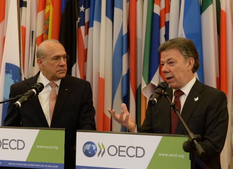 El presidente Santos se reunió en París con Ángel Gurría, secretario general de la Ocde, y el Consejo Directivo del organismo. FOTO cortesía