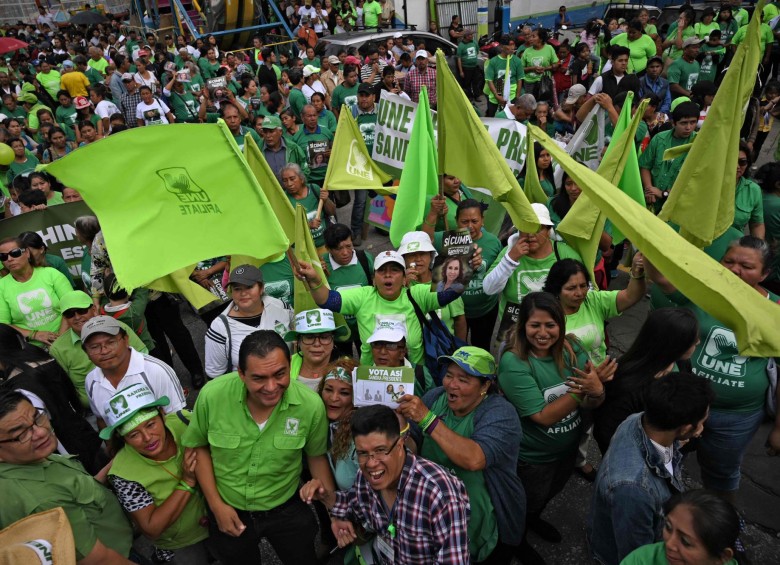 Los guatemaltecos elegirán entre una exprimera dama de la nación y candidata dos veces a la Presidencia y un médico cirujano que pelea por cuarta vez ocupar la silla presidencial. FOTO AFP