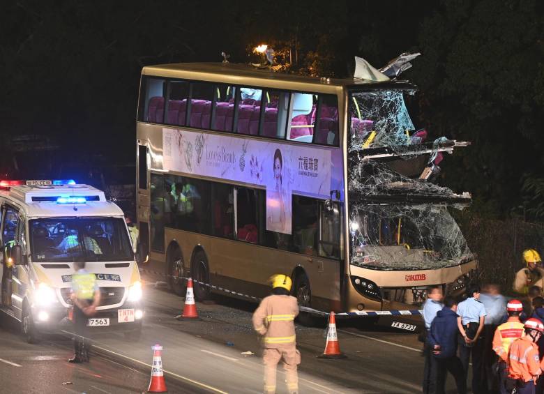 El autobús de dos pisos recorría un tramo de la autopista Fanling al momento del accidente. FOTO AFP