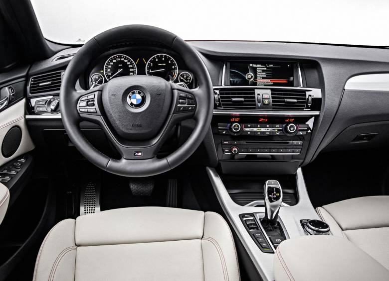 El interior de la X4 ofrece una gran conectividad entre conductor y máquina. 