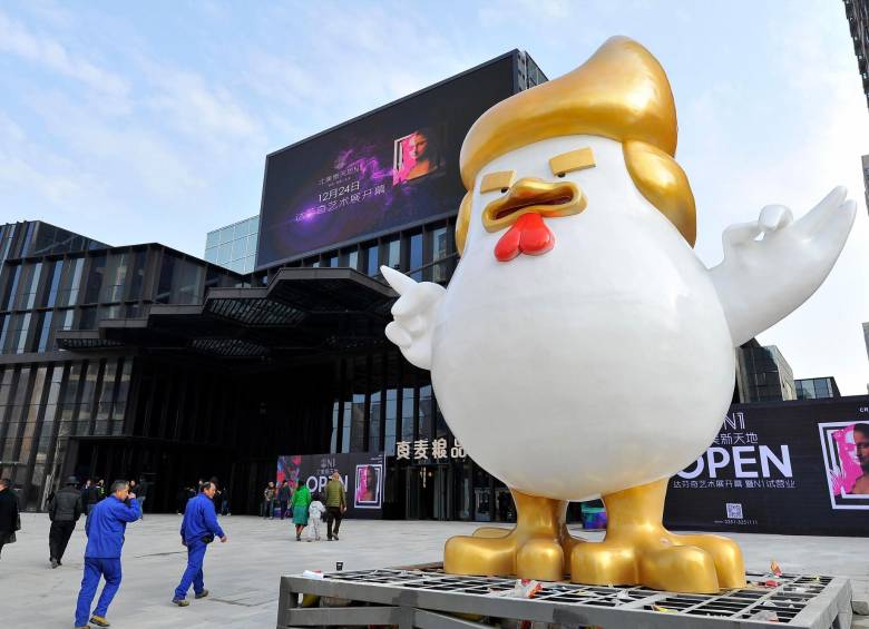En China transforman a Trump en pollo por el año del Gallo