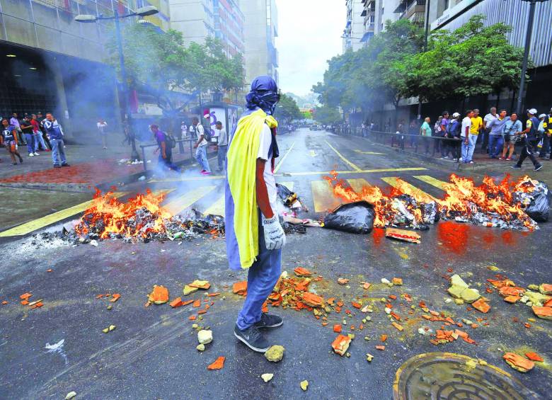 Si bien el jueves 12 de febrero, en el aniversario de las protestas, miles de venezolanos se movilizaron por las calles de las principales ciudades del país, quedó claro que el clamor ya no es el mismo que el del año pasado. FOTOS AFP - reuters