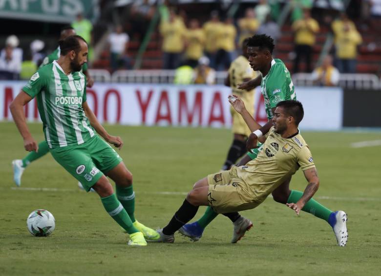 Nacional y Rionegro se enfrentan en el Atanasio. FOTO JAIME PÉREZ