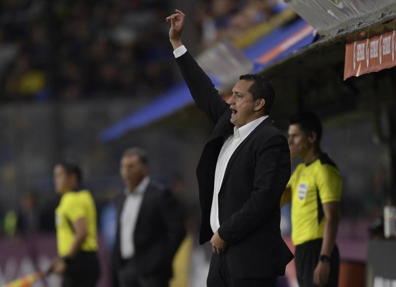 El lunes, Aldo cumplió 6 meses como técnico del DIM. La del martes fue su sexta derrota en el banquillo rojo. FOTO afp