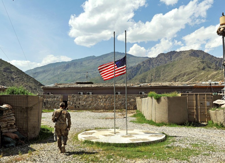 El 29 de febrero de 2020 se firmó un acuerdo entre Estados Unidos y los talibanes para poner fin a la guerra. Ambos actores serán investigados por crímenes cometidos en el marco de esta. FOTO AFP