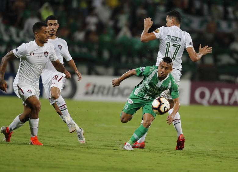 Vladimir Hernández intento, pero no pudo marcar gol. FOTO JAIME PÉREZ