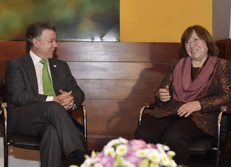 La Nobel Svetlana Alexievich compartió con el presidente Juan Manuel Santos en la inauguración de la Filbo. FOTO Juan Pablo Bello - SIG