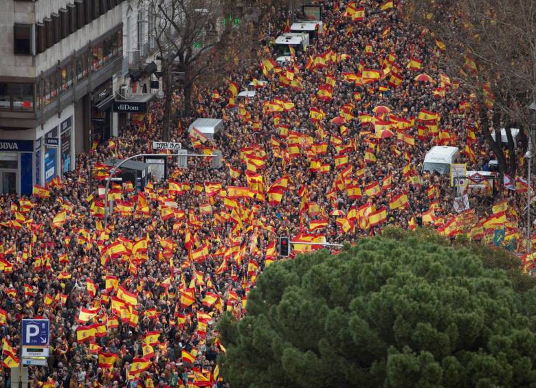 Concentración en la plaza de Colón de Madrid, en protesta por el diálogo de Pedro Sánchez con los independentistas catalanes y en demanda de elecciones generales. Foto: EFE