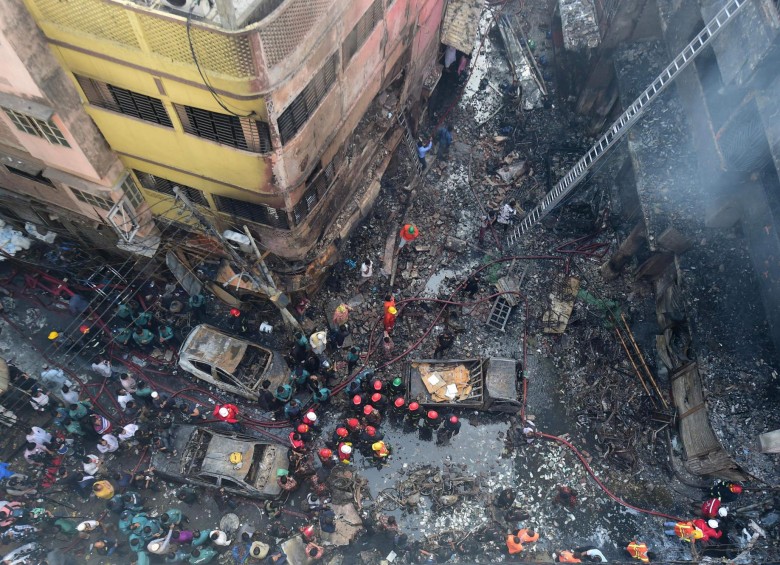 El sitio del incendio en Dacca, Bangladesh. Foto AFP