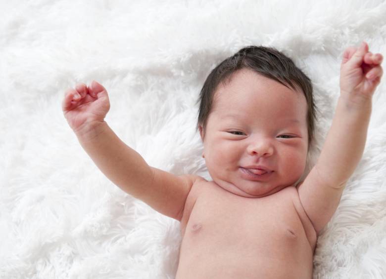 La investigación concluyó que cuanto más puedan hablar los padres a su bebés y de manera clara, es mejor para su aprendizaje. Foto Sstock