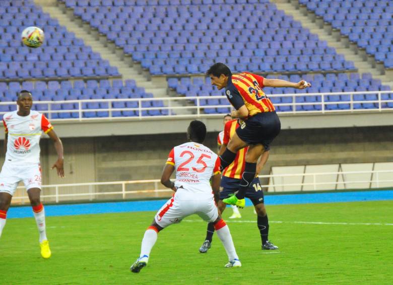 El juego se desarrolló en el estadio Hernán Ramírez Viilegas. FOTO COLPRENSA