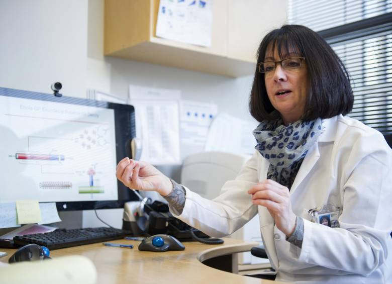La doctora Nancy Sullivan investiga actualmente la fiabilidad de la vacuna que inventó. FOTO ap