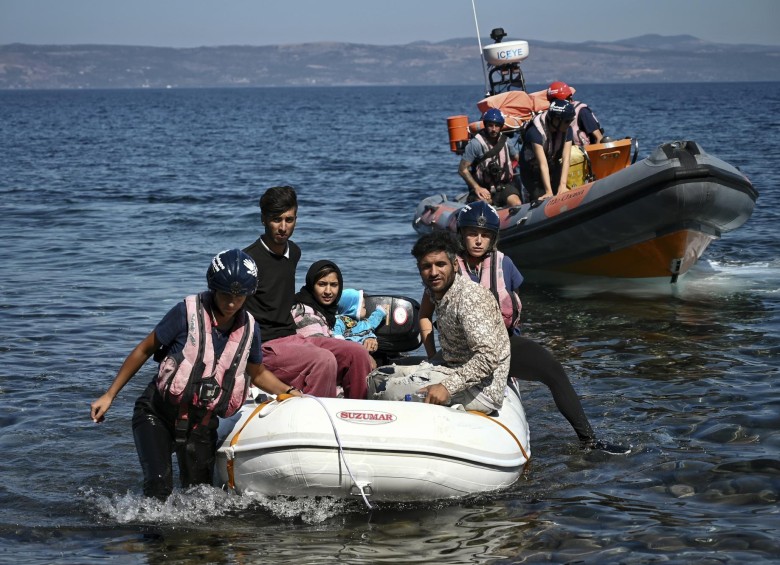 Los refugiados que llegan a la isla griega de Lesbos son llevados a Turquía gracias a un acuerdo con la Unión Europea. Allí hay al menos 3,6 millones de sirios. FOTO AFP
