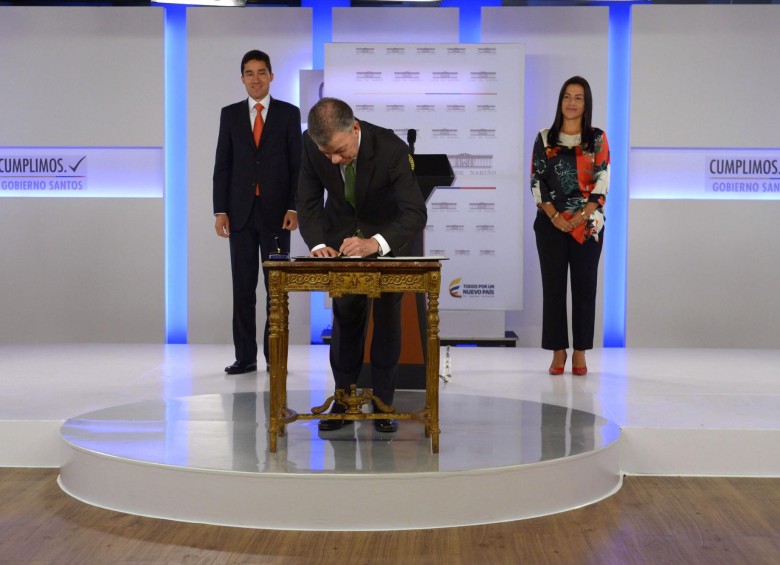 El jueves pasado Santos firmó el Decreto que constituye la primera Zidres, que estará en Puerto López (Meta). FOTO PRESIDENCIA