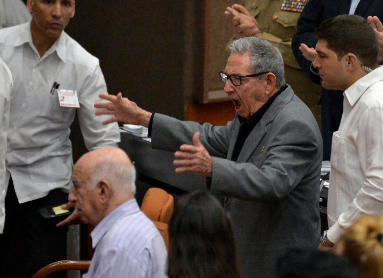 Raúl Castro, expresidente y primer secretario del Partido Comunista Cubano, estuve presente en la votación de la Asamblea. FOTO: AFP.