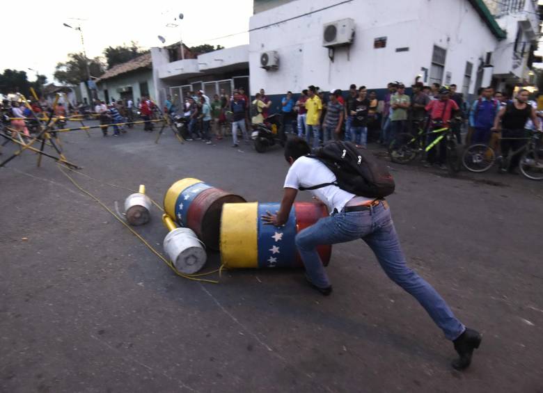 La situación en Ureña se puso muy tensa. FOTO AFP