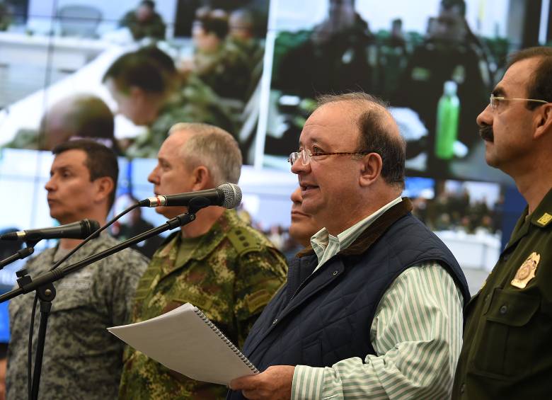 El ministro Luis Carlos Villegas dijo que el jefe de Estado ordenó arreciar la ofensiva y mantener operaciones contra esta guerrilla y “contra quienes no tomen camino de paz”. FOTO COLPRENSA