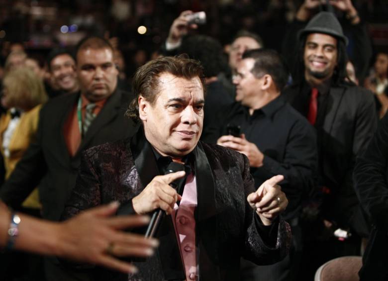 Se dijo este lunes que los restos de Juan Gabriel habían salido hacia el Aeropuerto en Los Ángeles para tomar un vuelo privado hacía México. En México no se sabe si llegaron o no y mucho menos dónde están. FOTO AP