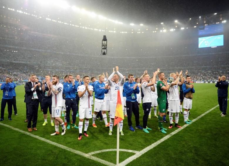 Los islandeses, sin historial en el fútbol, se ganaron el corazón de los aficionados. Francia se encargó de darles el adiós. Foto afp
