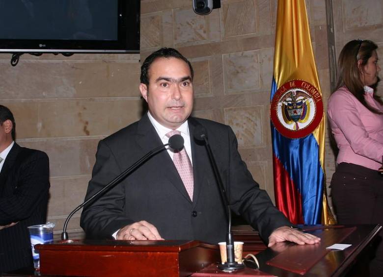 Según la denuncia, el presidente del alto tribunal, Jorge Pretel (foto), supuestamente habría recibido dinero para revocar una decisión impuesta a una compañía. FOTO COLPRENSA