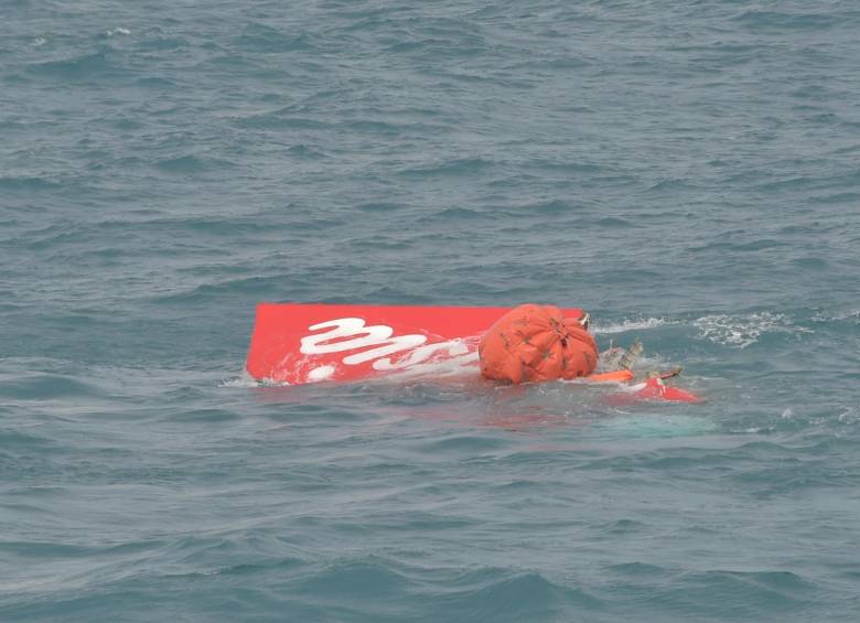 El avión se accidentó el pasado 28 de diciembre en el mar de Java cuarenta minutos después de partir. FOTO AFP. 