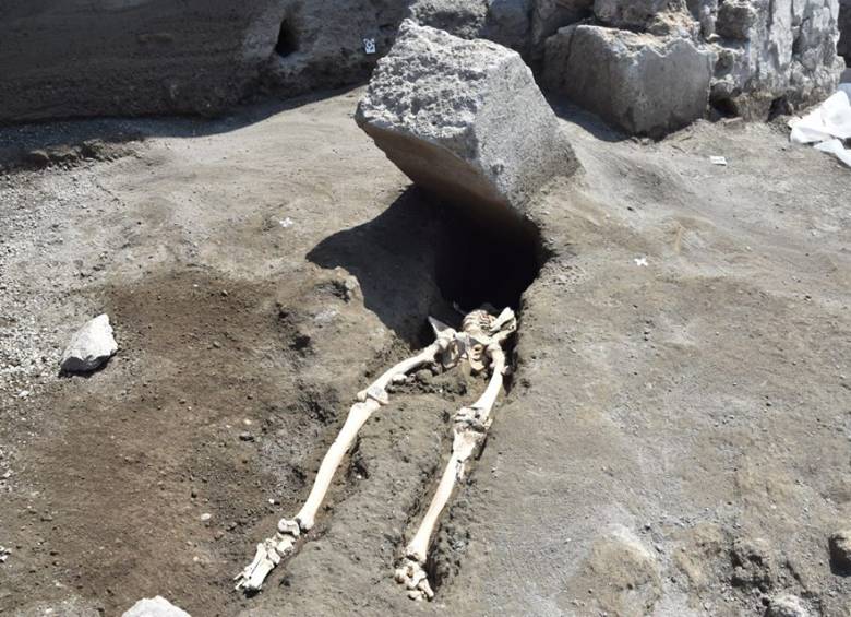 La enorme roca arrojada por el Vesubio decapitó a este hombre. Foto Parco Archeologico
