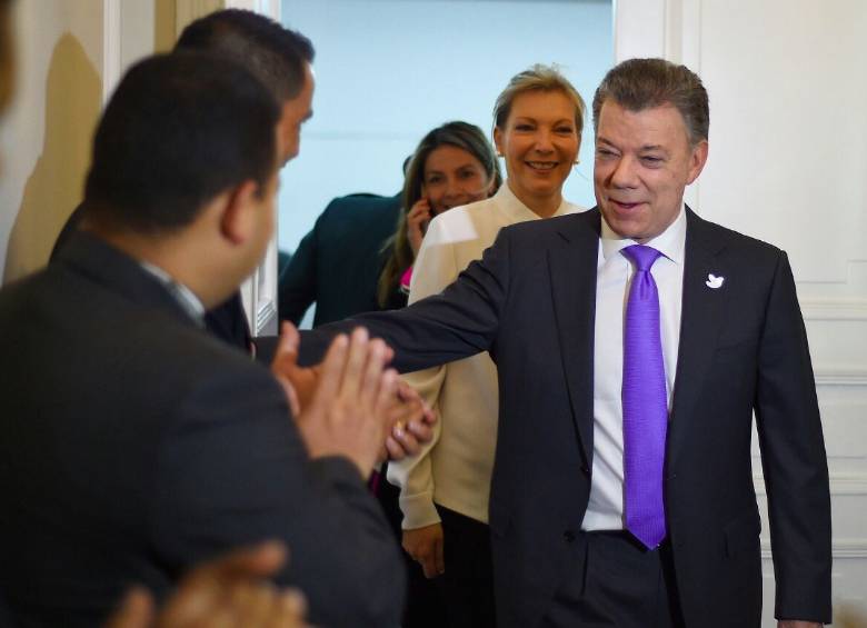 El presidente Juan Manuel Santos después de enterarse del anuncio del premio Nobel de Paz. FOTO Presidencia