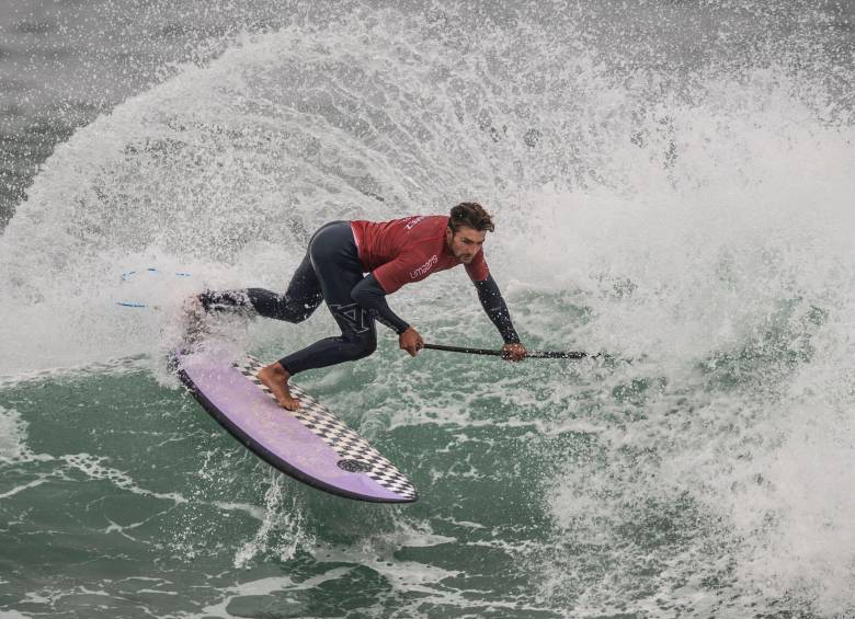 Los hermanos Isabella y Giorgio Gómez, ganadores de la medalla de oro del surf en los Panamericanos de Lima. FOTO efe y afp