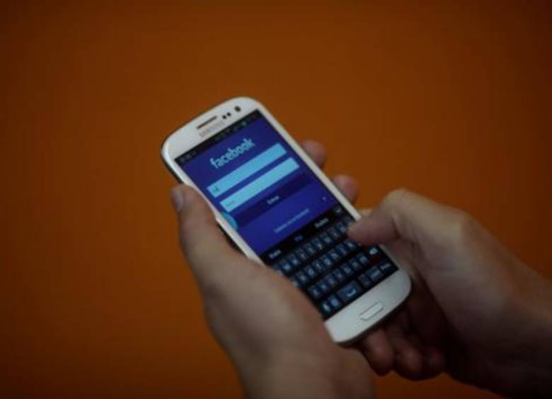  Los usuarios de Facebook con edades entre los 13 y 17 años son el público objetivo de los ciberdelincuentes. FOTO Reuters