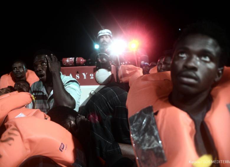 España acepta acoger barco con 629 migrantes 