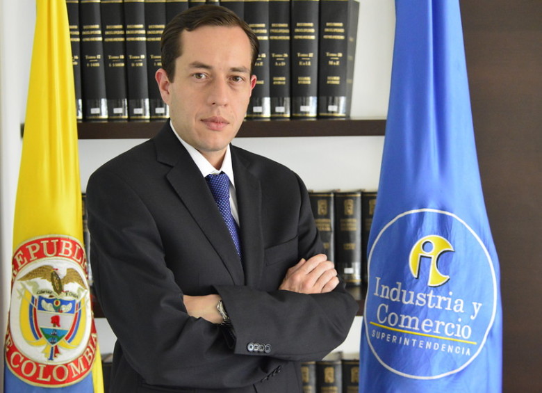 Andrés Barreto, superintendente de Industria y Comercio, anunció la sanción a el Éxito y el Banco de Bogotá. FOTO COLPRENSA
