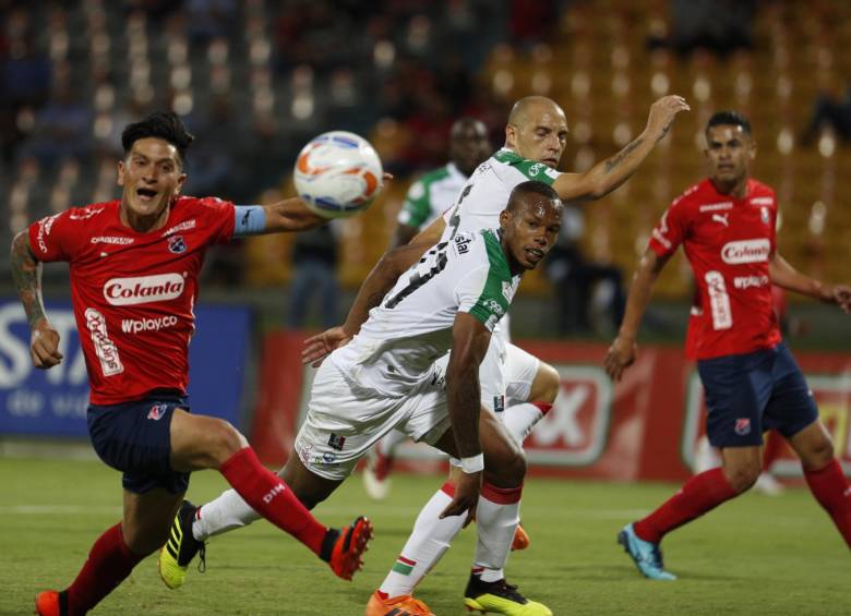 A pesar de las constantes llegadas de Germán Cano al arco del Once, Medellín no pudo empatar el partido. FOTO jaime pÉrez 