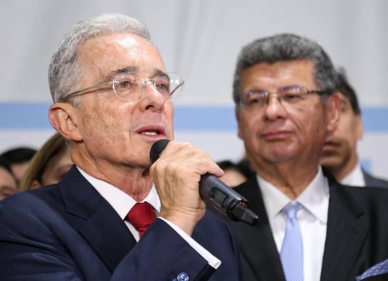 El expresidente Álvaro Uribe publicó en Twitter el texto llamado “Mi extrema derecha”. FOTO: Colprensa