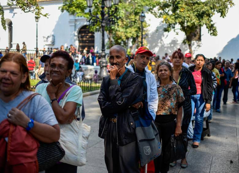 El polémico Carnet de la Patria que promete casa y comida en Venezuela