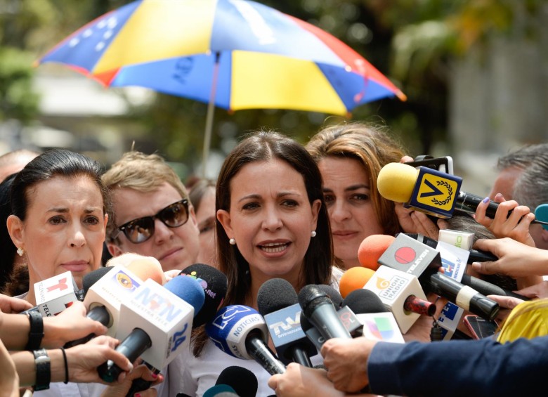 La exdiputada María Corina Machada lideró la manifestación para pedir al Papa que intervenga en la crisis venezolana. FOTO AFP