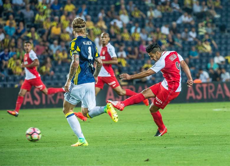 Falcao sufrió una lesión de rodilla en el partido en el que su equipo se clasificó al a siguiente fase de la Liga de Campeones. FOTO Cortesía AS Mónaco