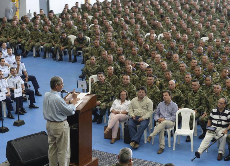 El general (r) Jorge Enrique Mora en el Fuerte de Tolemaida para continuar la labor pedagógica sobre el proceso de reconciliación. FOTO CORTESÍA