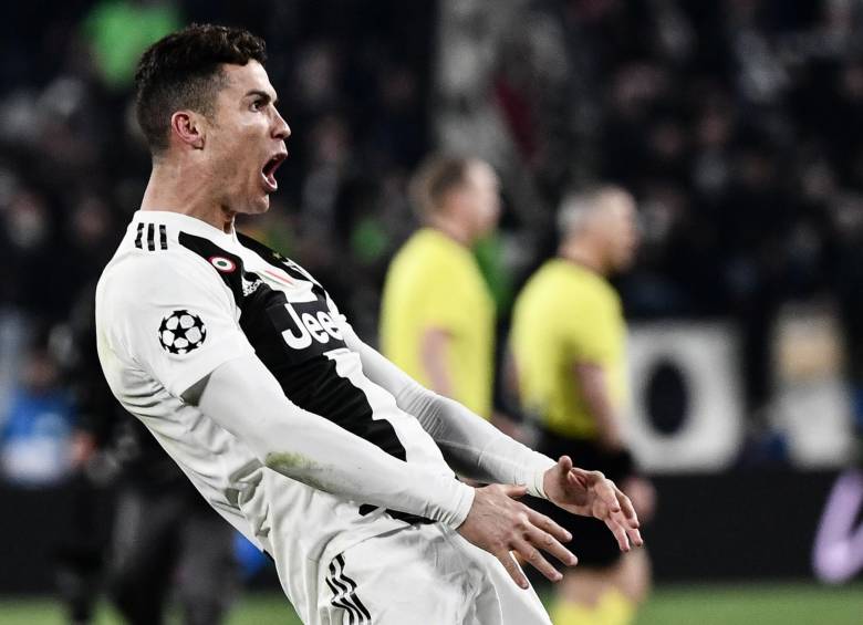 Al final del partido, Cristiano, realizó un gesto similar al que caracteriza a Diego Simeone. FOTO AFP