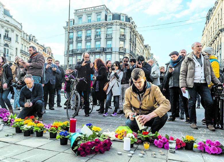 Los gobierno europeos permitieron la entrada de innumerables mezquitas salafistas, que sirven de enlace entre inmigrantes musulmanes frustrados o deprimidos y extremistas en Medio Oriente. Sin actuar contra eso, los ataques se seguirán produciendo. FOTO ap
