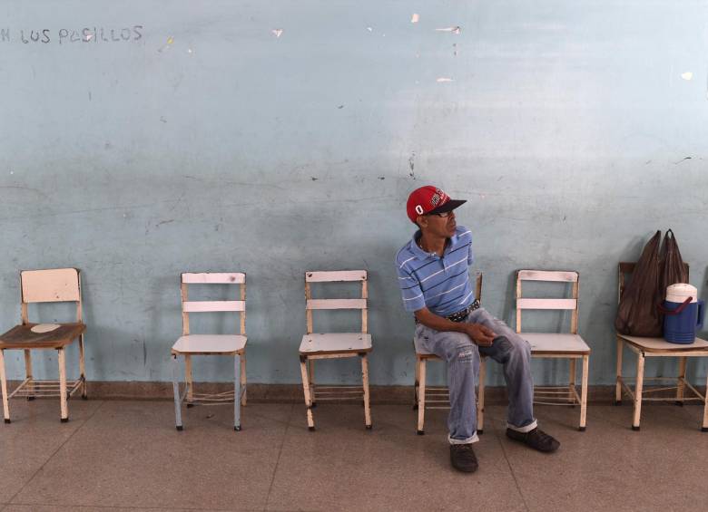 Desiertos han estado numerosos puestos de votación en Caracas, los movimientos opositores al régimen denuncian compra de “conciencia” e intimidación a los electores por parte del chavismo. EFE