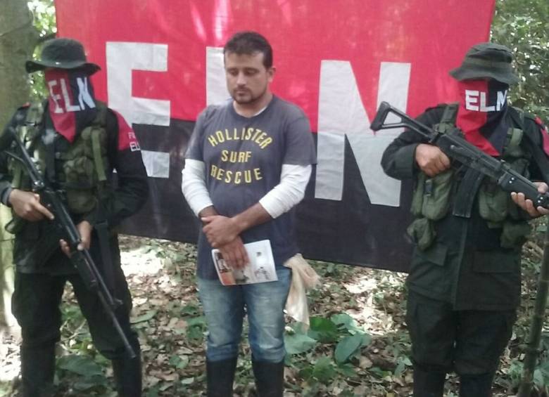 La guerrilla del Eln entregó este lunes al último arrocero secuestrado Nelson Alejandro Alarcón. 