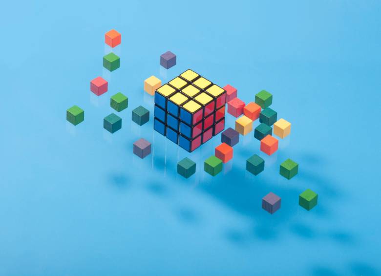 Científicos en Estados Unidos han desarrollado una herramienta de Inteligencia Artificial (IA) capaz de resolver juegos rompecabezas complejos, como el popular cubo de Rubik, según revela un estudio publicado hoy por la revista Nature. Foto: STOCK UP