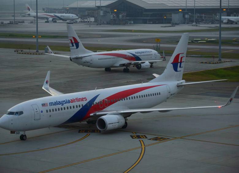Diversas teorías sobre el vuelo de Malaysia Airlines han aparecido tras un año de su desaparición. FOTO AFP