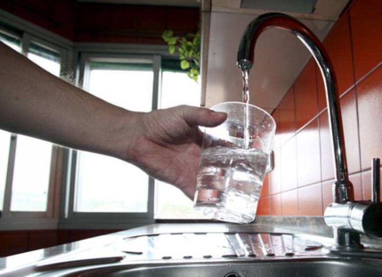 Debido a un empalme de redes de acueducto habrá una suspensión del servicio de agua este domingo en el sector de Ayacucho. FOTO COLPRENSA