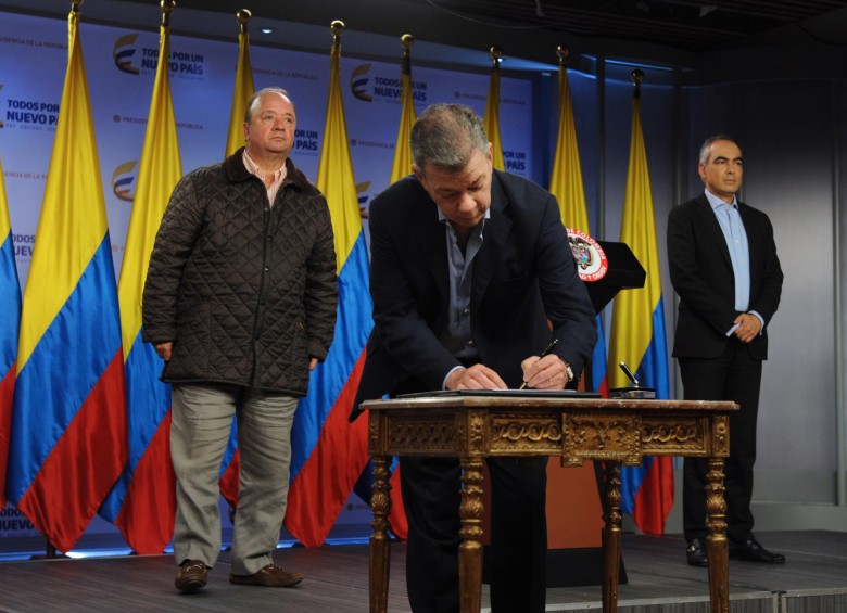 El 29 de septiembre de 2017, el presidente Juan Manuel Santos firmó el cese el fuego bilateral temporal con el Eln. FOTO: Colprensa