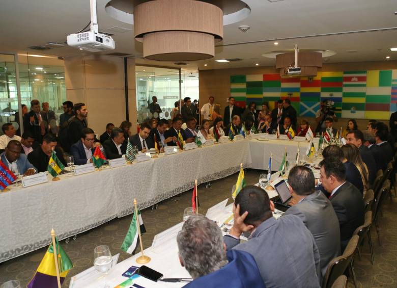 El primer gran encuentro de los nuevos gobernadores del país con el Gobierno Nacional, que se dará entre jueves y viernes de la próxima semana en Cartagena, servirá para que se acoja el pacto para despolitizar el sector salud. Foto: Colprensa. 