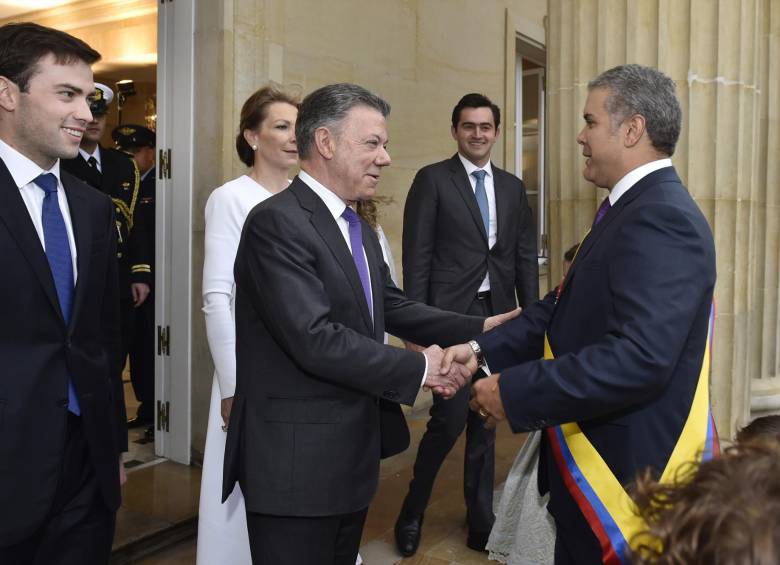 El expresidente Juan Manuel Santos y el actual mandatario Iván Duque durante la posesión presidencial el 7 de agosto de 2018. FOTO: COLPRENSA