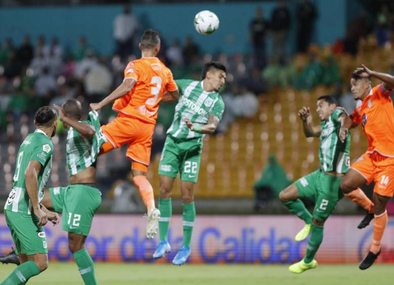 Nacional y Envigado se enfrentan en el Atanasio. FOTO MANUEL SALDARRIAGA